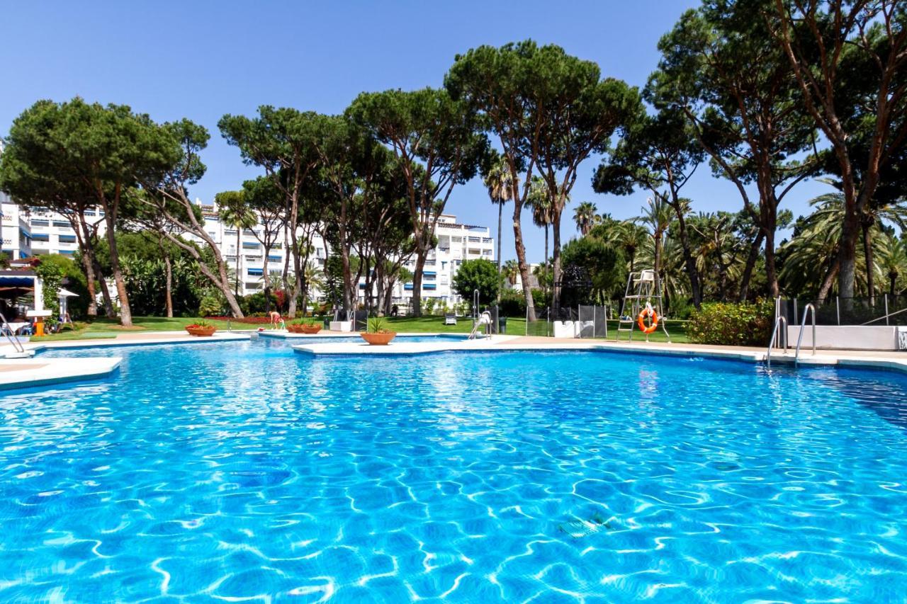 Marbella Banus Suites - Lily Playas Del Duque Banus Beach Apartment Exterior photo