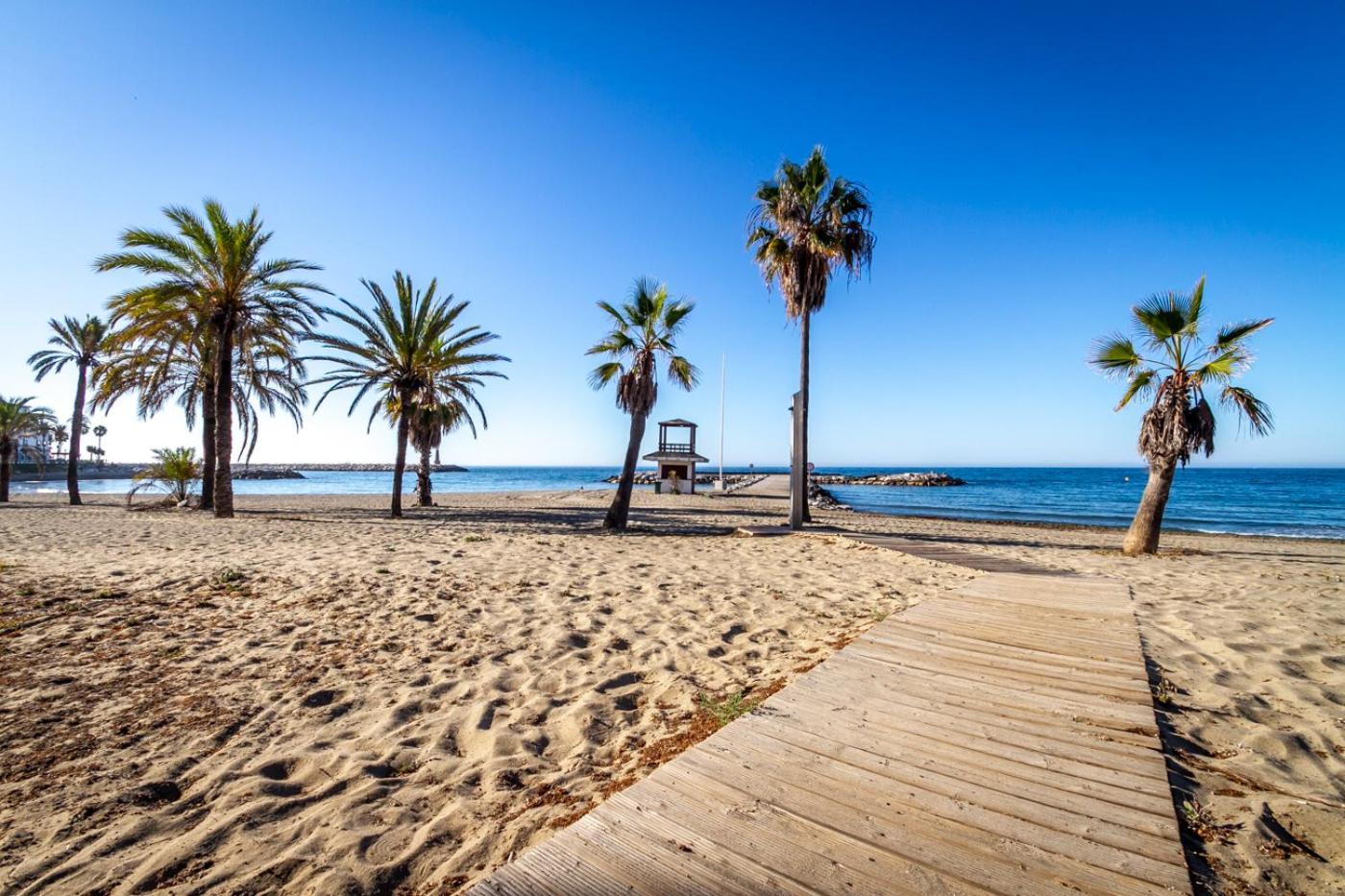 Marbella Banus Suites - Lily Playas Del Duque Banus Beach Apartment Exterior photo