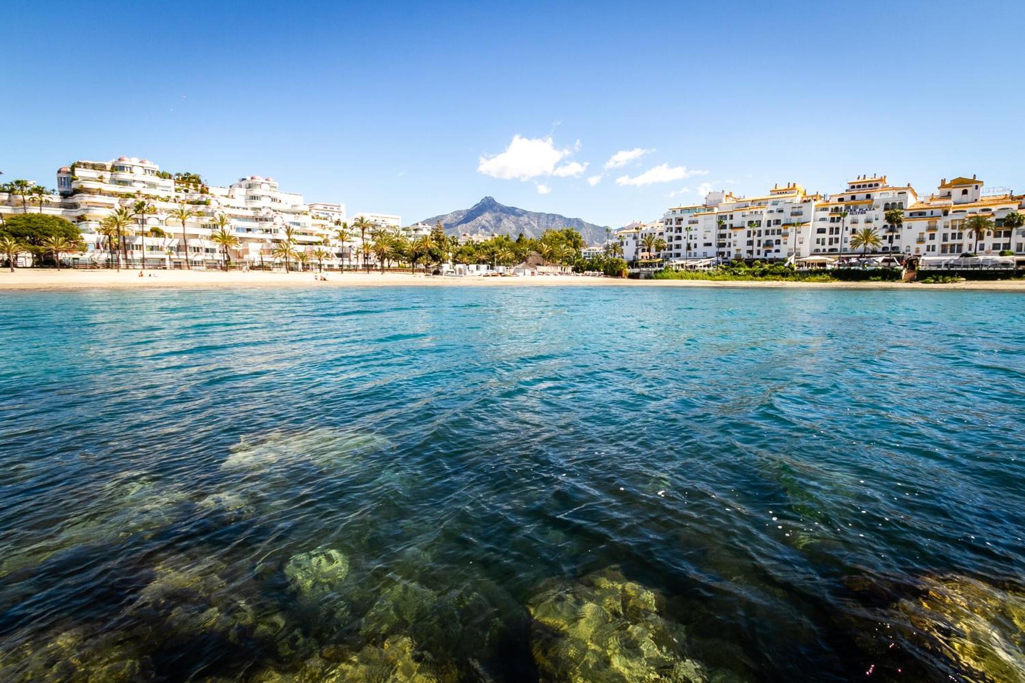 Marbella Banus Suites - Lily Playas Del Duque Banus Beach Apartment Exterior photo